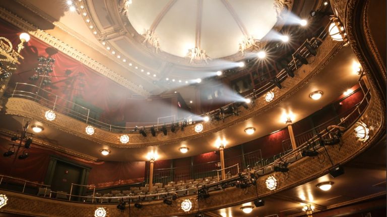 featured-image-new-victory-interior-theater-lights